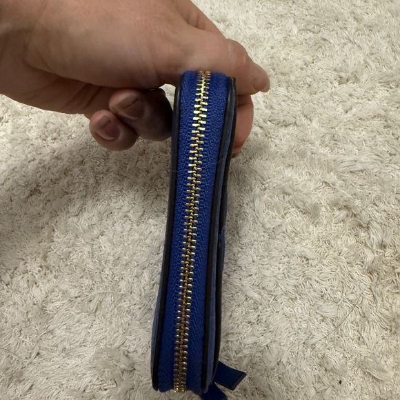 Like New Tory Burch T‑Monogram Contrast Embossed Small Envelope Wallet - Picture 6 of 9